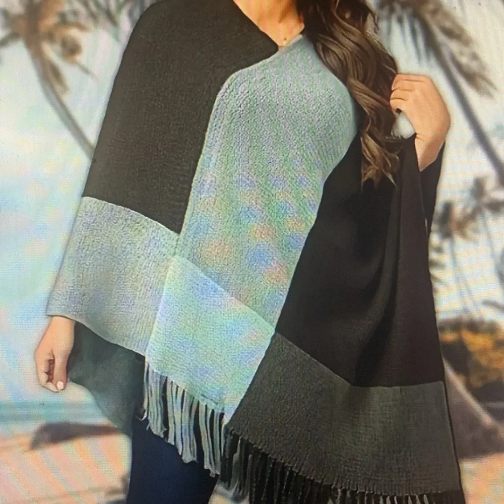 Pretty light weight geometric pattern poncho - Picture 5 of 7